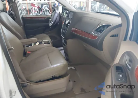 2016 Chrysler Town & Country Touring from USA, damaged, VIN 2C4RC1BGXGR280363